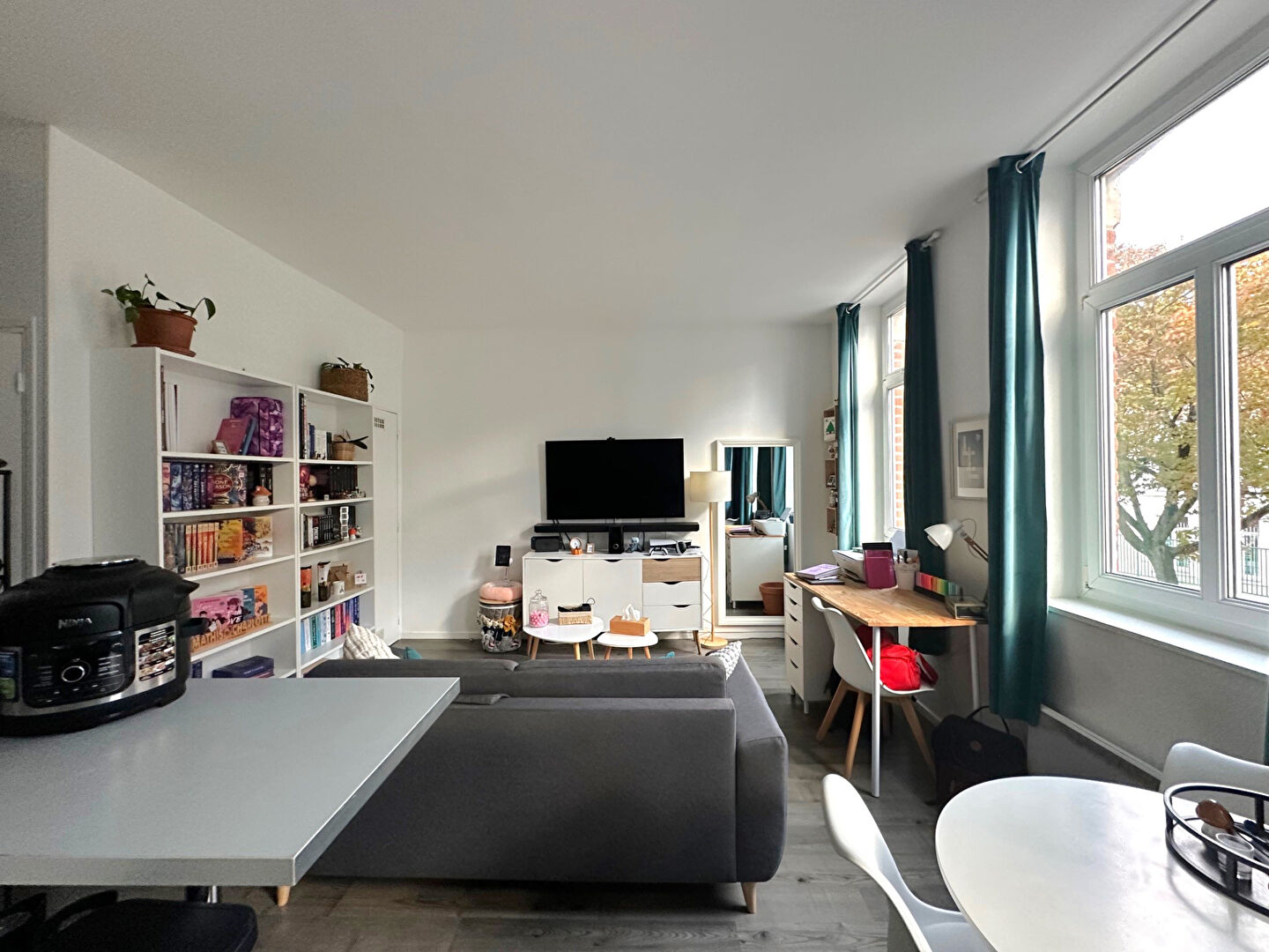 Mons En Baroeul, vieux Mons Immeuble de rapport de 150 m2 composé d'un grand garage fermé avec jardin , d'un T2 et d'un T3