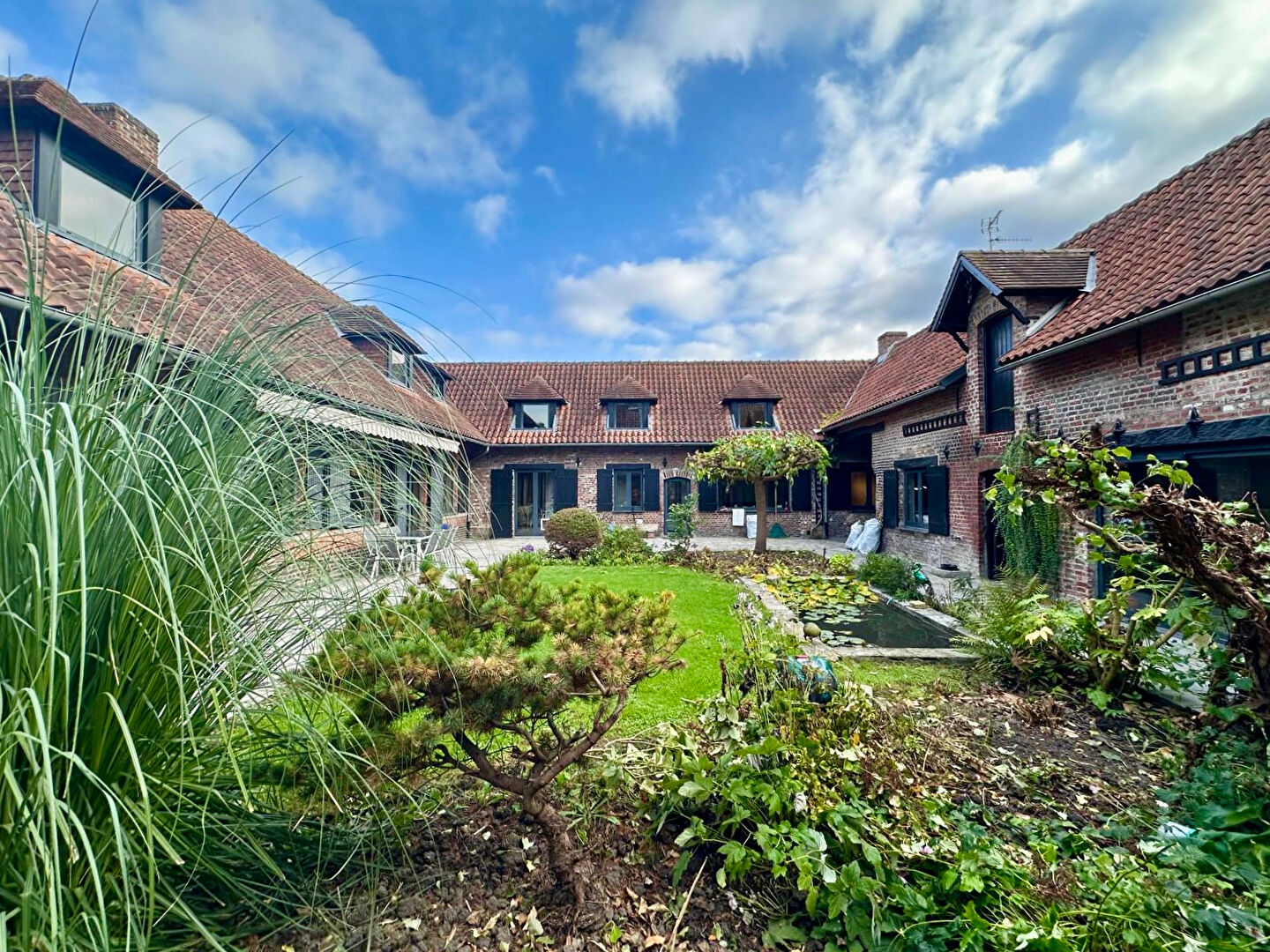 Toufflers, sublime corps de ferme entièrement rénové de 420 m² et cadastré sur  plus de 10000 m² de terrain arboré