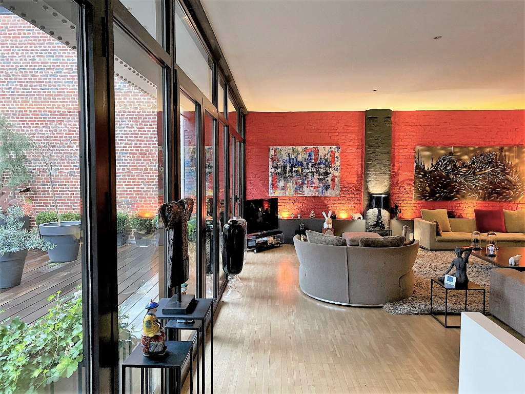 
Exclusivité - Tourcoing Loft de 260 m2, 3 chambres, bureau, terrasse de près de 70 m² sud, garage, parking
