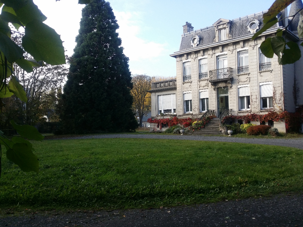 
Maison de caractère 19e siècle à Saint-Amand-Les-Eaux de 750m² sur 4000m² de terrain -10 chambres
