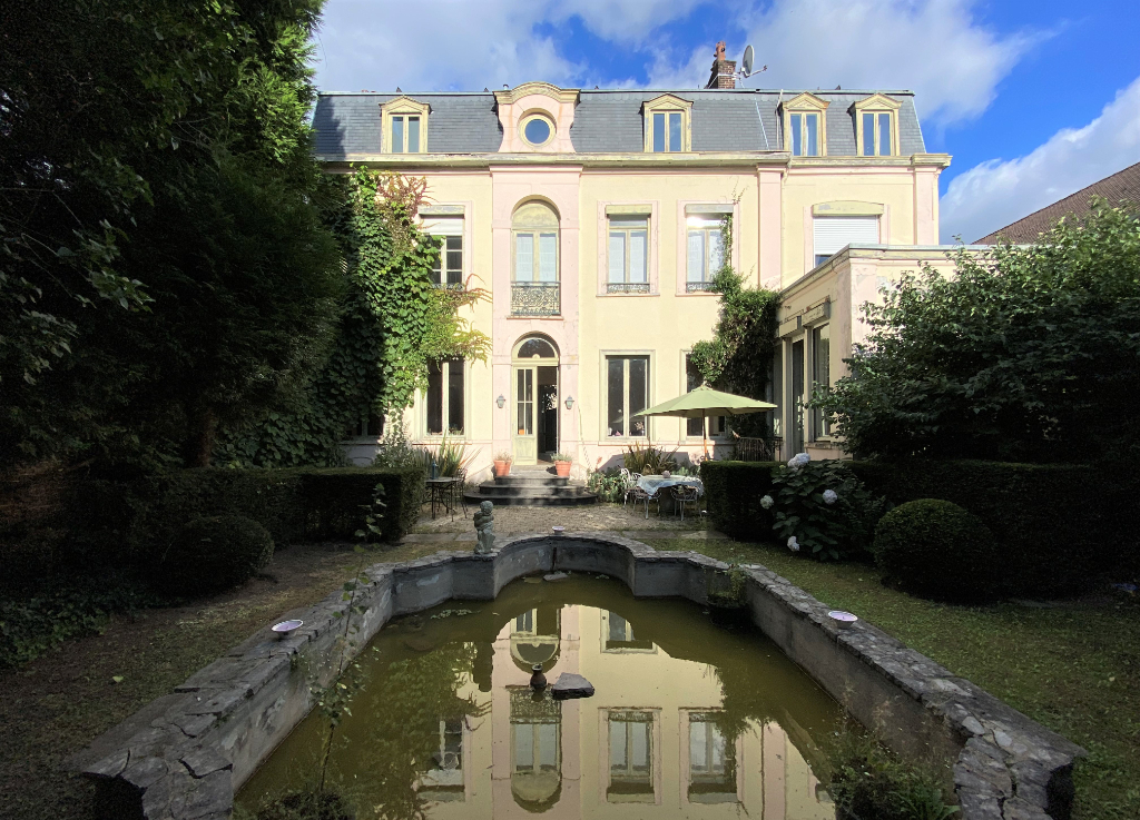 
Lille,  exceptionnel Hôtel particulier individuel du 19 ième rénové de plus de 415 m²

