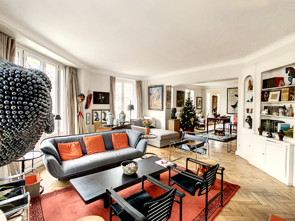 
Exclusivité Lille liberté/ Quai de wault exceptionnel appartement bourgeois rénové de 257 m², 5 chambres, 1 garage

